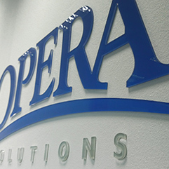 Opera Solutions - frézované 3D logo - pohľad 3